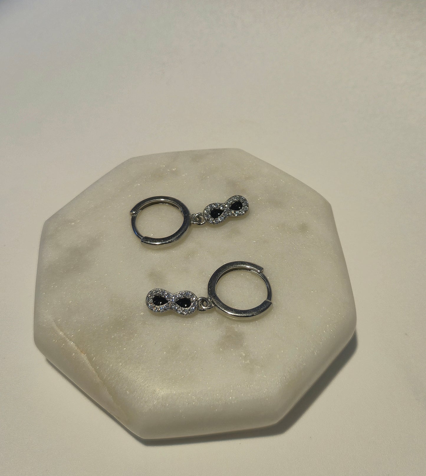 Infinity loop hanging Silver round hoop