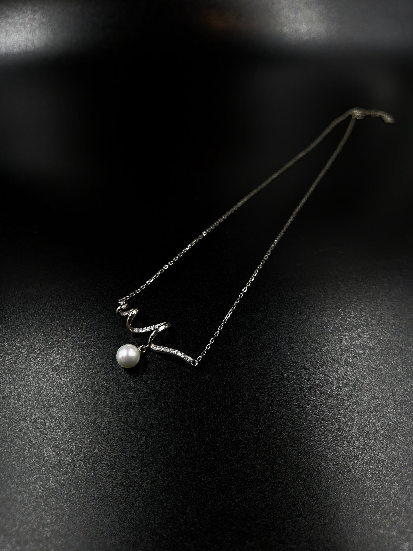 Sparkling Spiral pearl Necklace