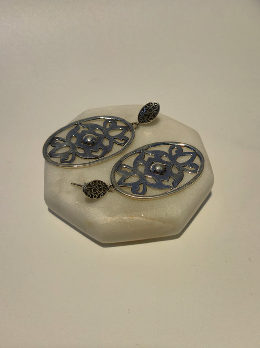 Vintage style Oval shaped Filigree Design Oxidized silver Earring