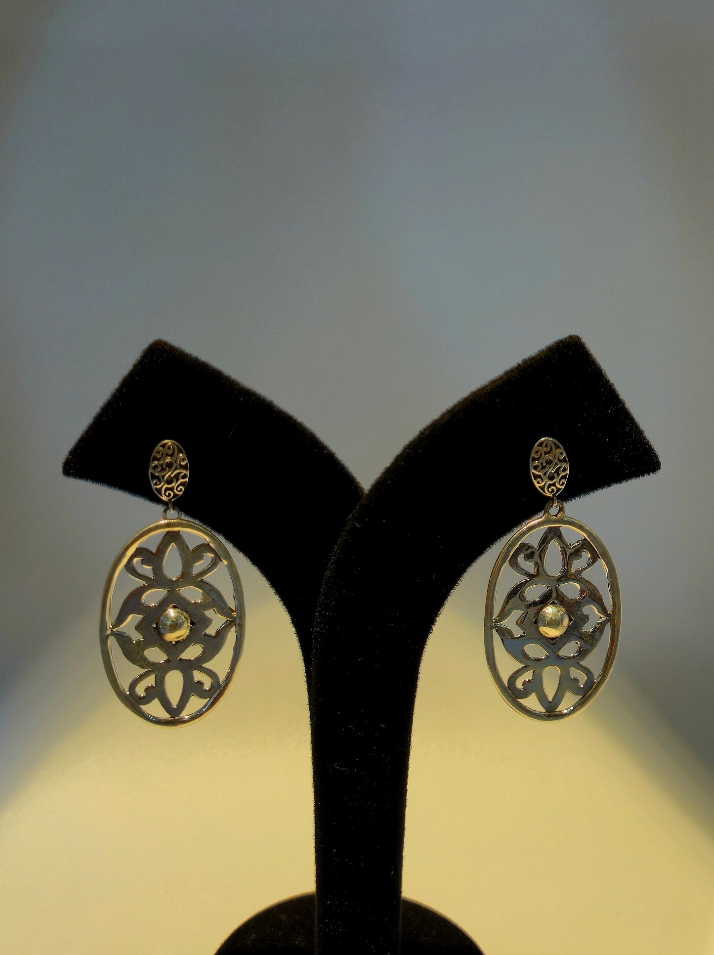 Vintage style Oval shaped Filigree Design Oxidized silver Earring