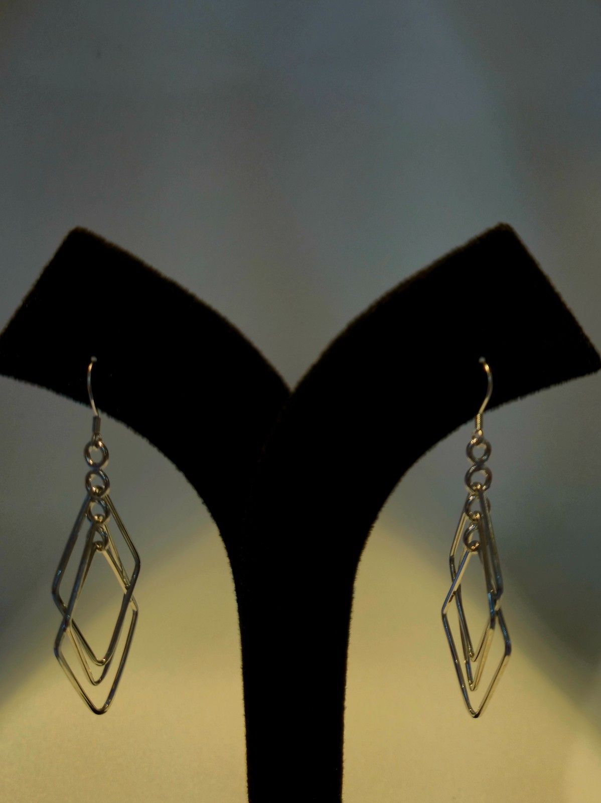 Overlapping Hoops Dangle