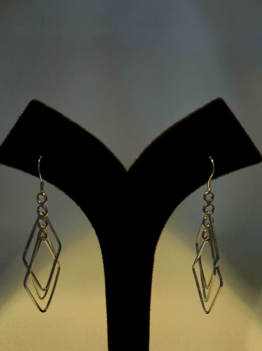 Overlapping Hoops Dangle