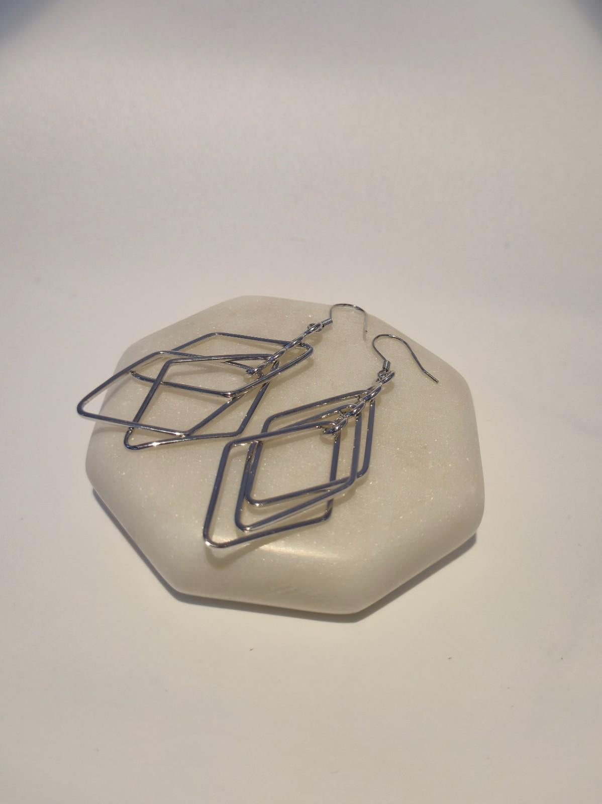 Overlapping Hoops Dangle