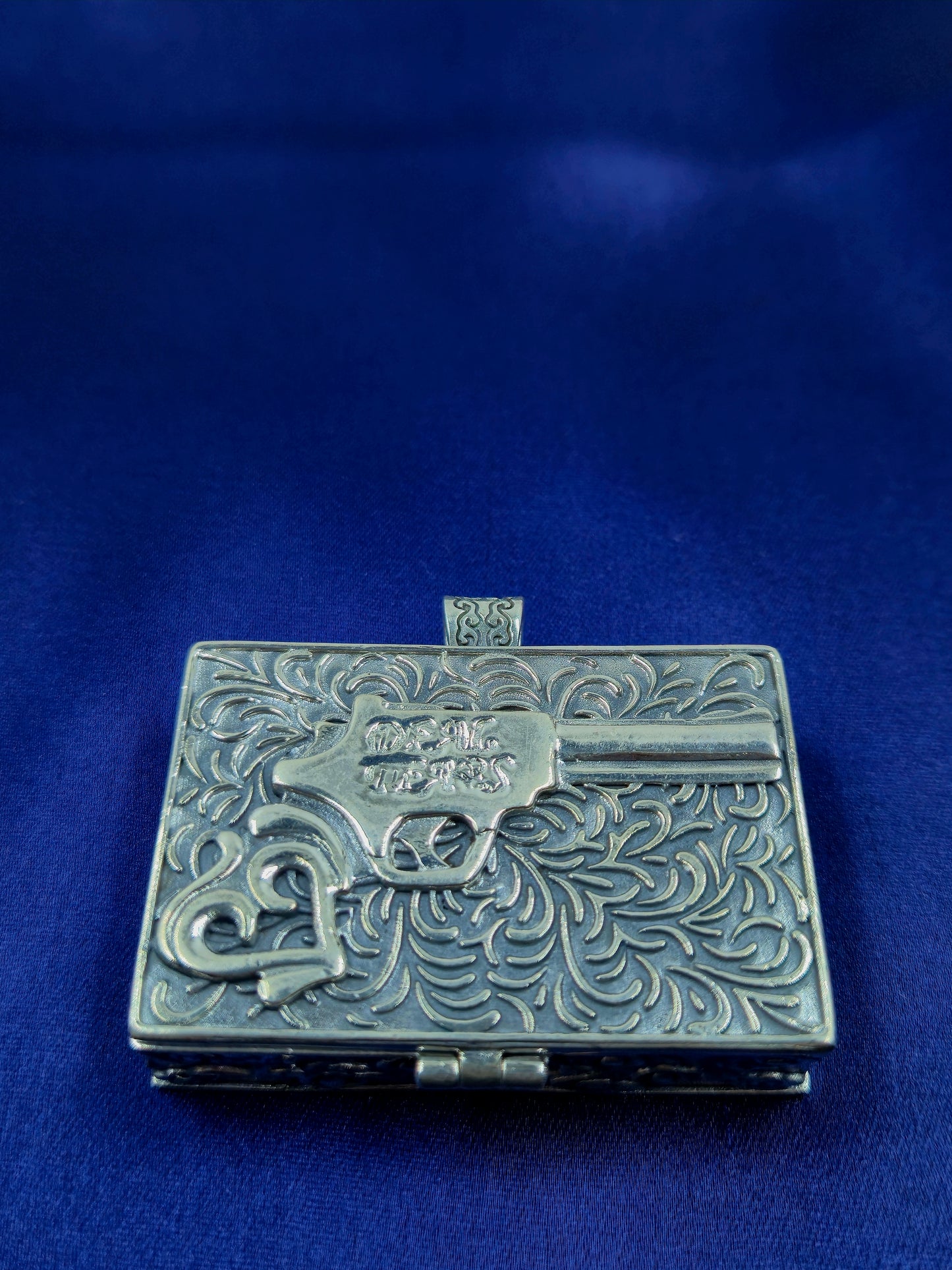Pistol engraved box