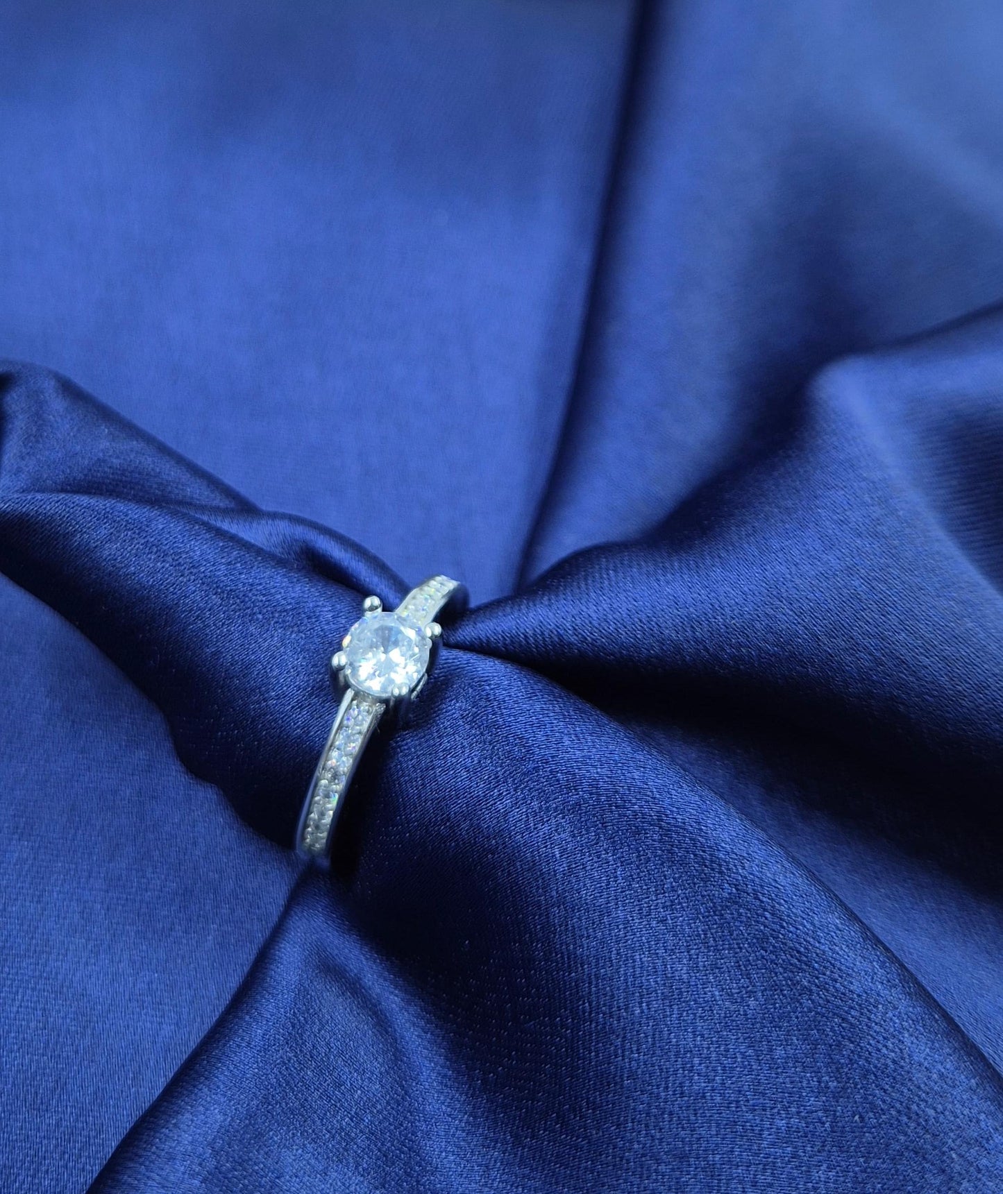 Circle Stone Solitaire design Silver Ring